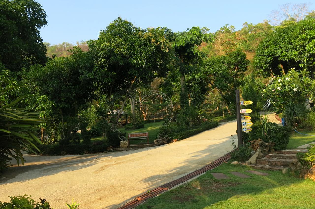 Suriyan Villa Kanchanaburi Esterno foto